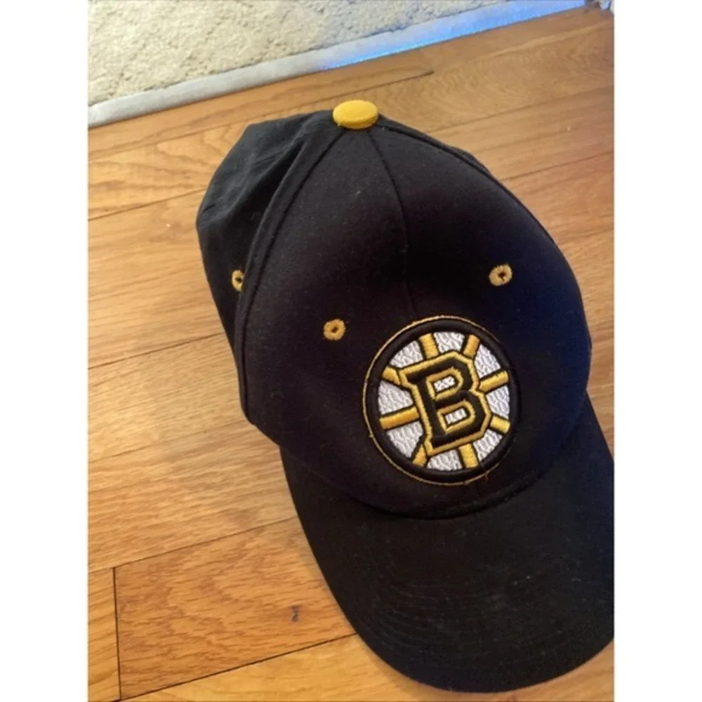 Bruins Official Team‎ Hat Zephyr Black Yellow Logo Fit L XL 27